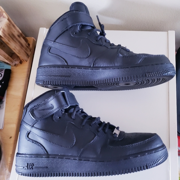 NIKE AIR FORCE 1 MID '07 "TRIPLE BLACK" - 8 US - Picture 8 of 14